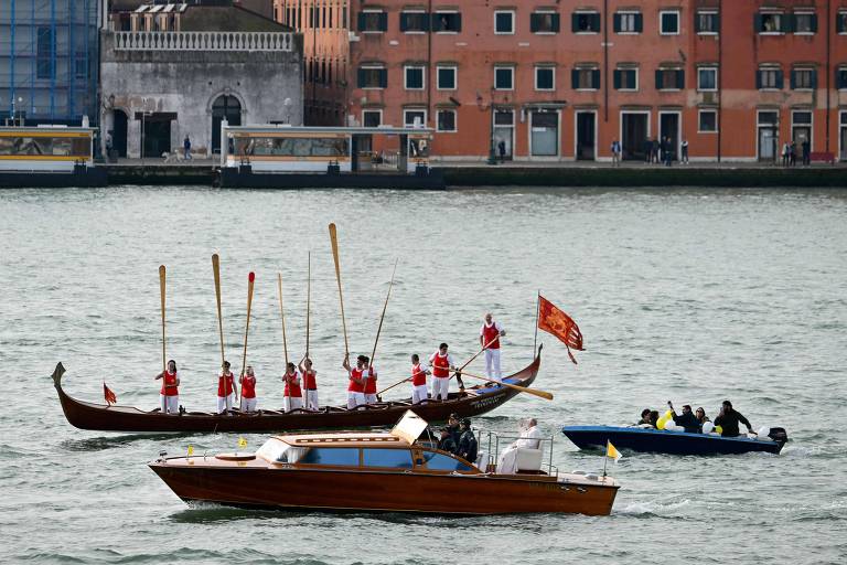 Papa preside missa para multidão em Veneza, sua primeira viagem em 7 meses