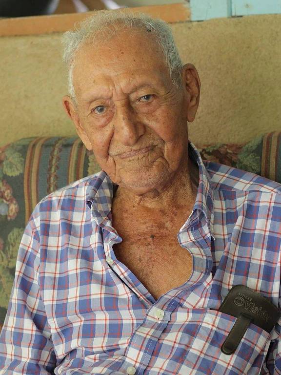 Com 100 anos de idade, Pachito atribui sua longevidade a ter permanecido ativo e ser um bom amigo das pessoas
