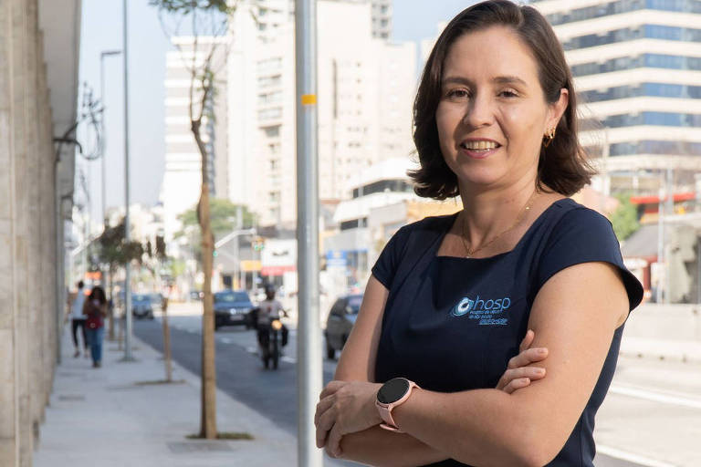 Renata Resendes, que trabalha no local há quatro anos, diz que a Santo Amaro ficou com calçadas mais largas