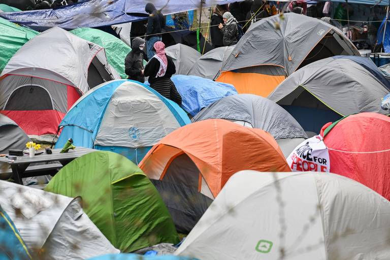 Termina prazo para manifestantes saírem de acampamento na Universidade Columbia
