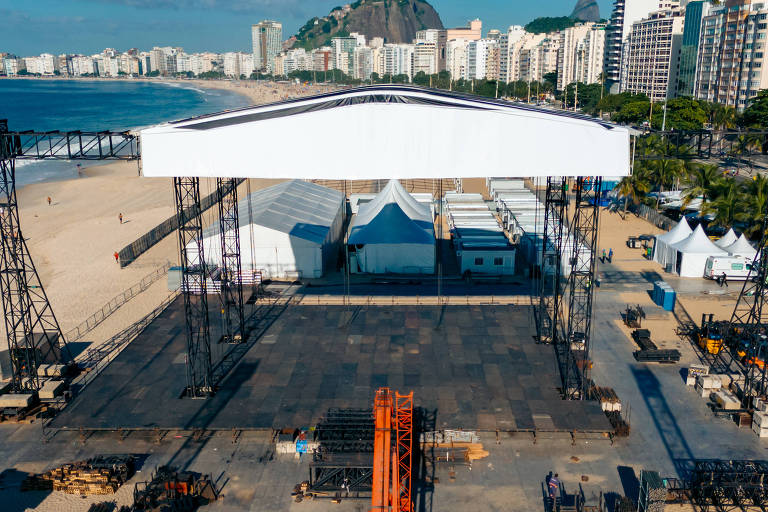Veja bastidores do palco gigante de Madonna no Rio, que fica pronto na quinta