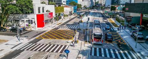 Nova Avenida Santo Amaro, com novo pavimento, calçadas largas, fiação subterrânea, iluminação de LED e outras melhorias para os usuários 