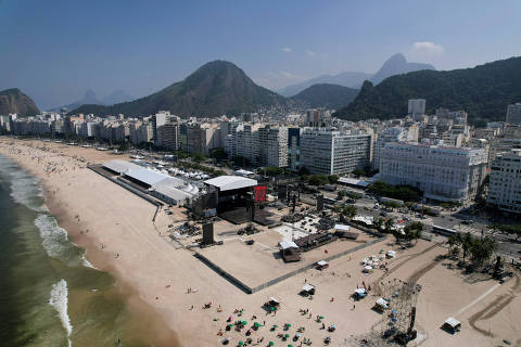 A drone view shows the stage for the pop star Madonna's concert on May 4, in Copacabana beach in Rio de Janeiro, Brazil April 29, 2024. REUTERS/Sergio Queiroz ORG XMIT: GGGRJO03