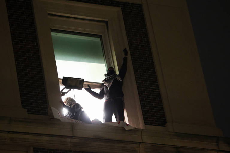 Estudantes pró-Palestina invadem prédio da Universidade Columbia, em NY; veja vídeo