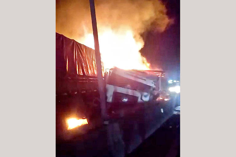 Acidentes com caminhões provocam congestionamentos em SP