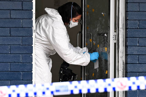 NSW Police and forensics officers work at a crime scene in North Parramatta, in Sydney, Wednesday, February 21, 2024. A young child and a woman in her 40s have been found dead at a martial arts centre hours after police found a man dead in a home a few kilometres away in Sydney. AAP Image/Dan Himbrechts via REUTERS  ATTENTION EDITORS - THIS IMAGE WAS PROVIDED BY A THIRD PARTY. NO RESALES. NO ARCHIVE. NEW ZEALAND OUT. NO COMMERCIAL OR EDITORIAL SALES IN NEW ZEALAND. AUSTRALIA OUT. NO COMMERCIAL OR EDITORIAL SALES IN AUSTRALIA ORG XMIT: SIN102