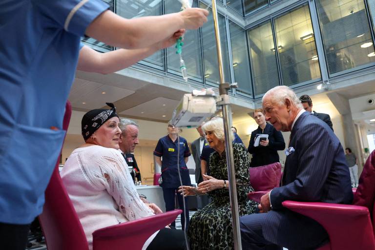 Rei Charles 3º encontra pacientes com câncer em 1ª agenda pública após diagnóstico