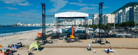 Palco onde Madonna vai se apresentar, na praia de Copacabana