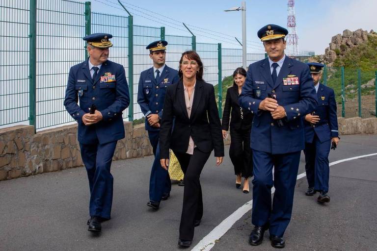 Forças Armadas precisam eliminar restrições a mulheres, diz ex-ministra da Defesa de Portugal