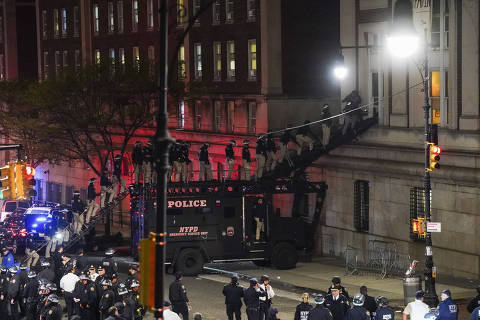 Polícia prendeu cerca de 300 manifestantes em universidades de NY após desocupar prédio de Columbia