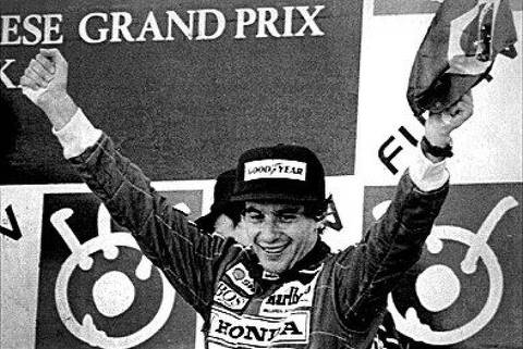 ORG XMIT: 110301_0.tif Automobilismo - Fórmula-1: no pódio do Japão, o piloto brasileiro Ayrton Senna, celebra a conquista de seu terceiro e último título, em 1991. (Reuters/20.09.91/)