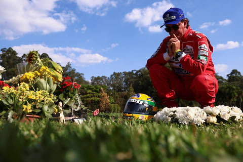Ayrton Senna fan Julio Marcos da Costa prays at the racing driver's grave, thirty years after his death, in Sao Paulo, Brazil April 30, 2024. REUTERS/Carla Carniel ORG XMIT: GGG-SAO102