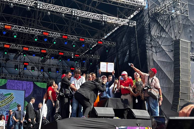 Dia do Trabalho: centrais sindicais fazem ato unificado com a presença de Lula em Itaquera, São Paulo