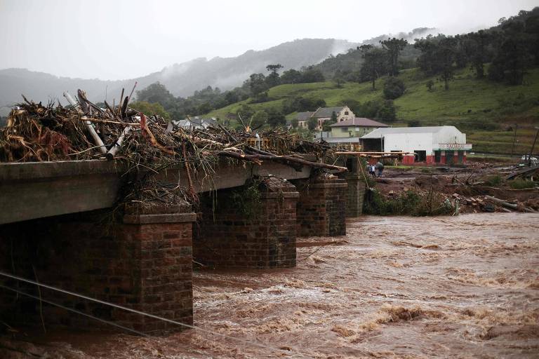 Com previsão de mais chuvas, cidades do vale do Caí (RS) enfrentam pior enchente da história