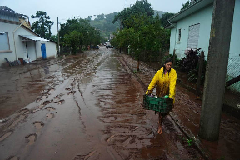 Rastro de destruição causada pela forte chuvas na cidade de Sinimbu, na região do Vale do Rio Pardo, interior do Rio Grande do Sul