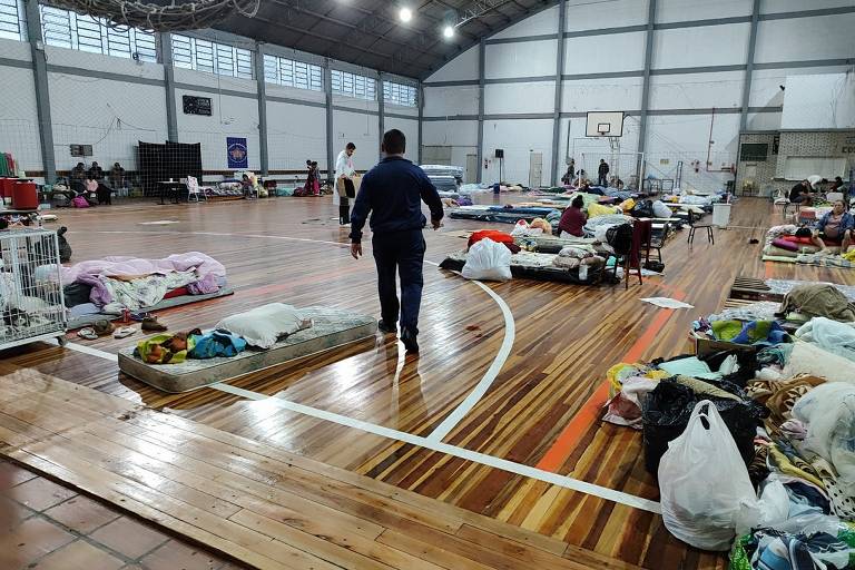 Já em Candelária, os desabrigados foram acomodados pela prefeitura no Ginásio do Colégio Medianeira