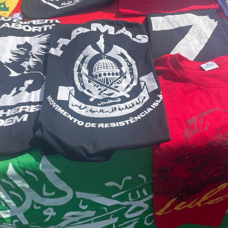 Banca do PCO vende camisa do Hamas em ato do Dia do Trabalho