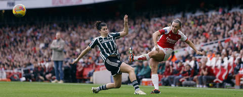Soccer Football - Women's Super League - Arsenal v Manchester United - Emirates Stadium, London, Britain - February 17, 2024 Manchester United's Lucia Garcia in action with Arsenal's Katie McCabe Action Images via Reuters/Andrew Couldridge