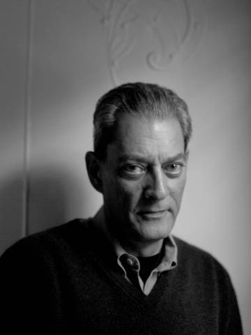 FILE Ñ The author Paul Auster, in Brooklyn on Oct. 27, 2009. Auster, the prolific novelist, memoirist and screenwriter who rose to fame in the 1980s with his postmodern reanimation of the noir novel and who endured to become one of the signature New York writers of his generation, died of complications from lung cancer at his home in Brooklyn on April 30, 2024. He was 77.(Todd Heisler/The New York Times) ORG XMIT: XNYT0152 DIREITOS RESERVADOS. NÃO PUBLICAR SEM AUTORIZAÇÃO DO DETENTOR DOS DIREITOS AUTORAIS E DE IMAGEM