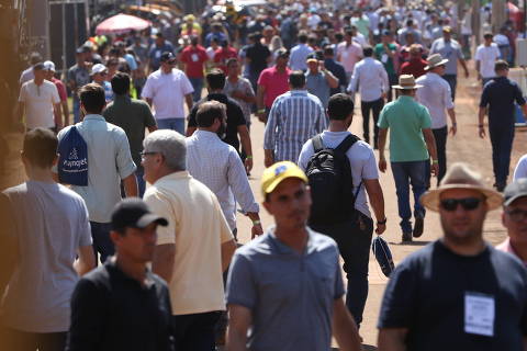 Visitantes caminham por ruas da Agrishow, em Ribeirão Preto, que voltou a ser realizada em 2022 após dois anos de interrupção devido à pandemia da Covid-19
( Foto: Divulgação/Agrishow )