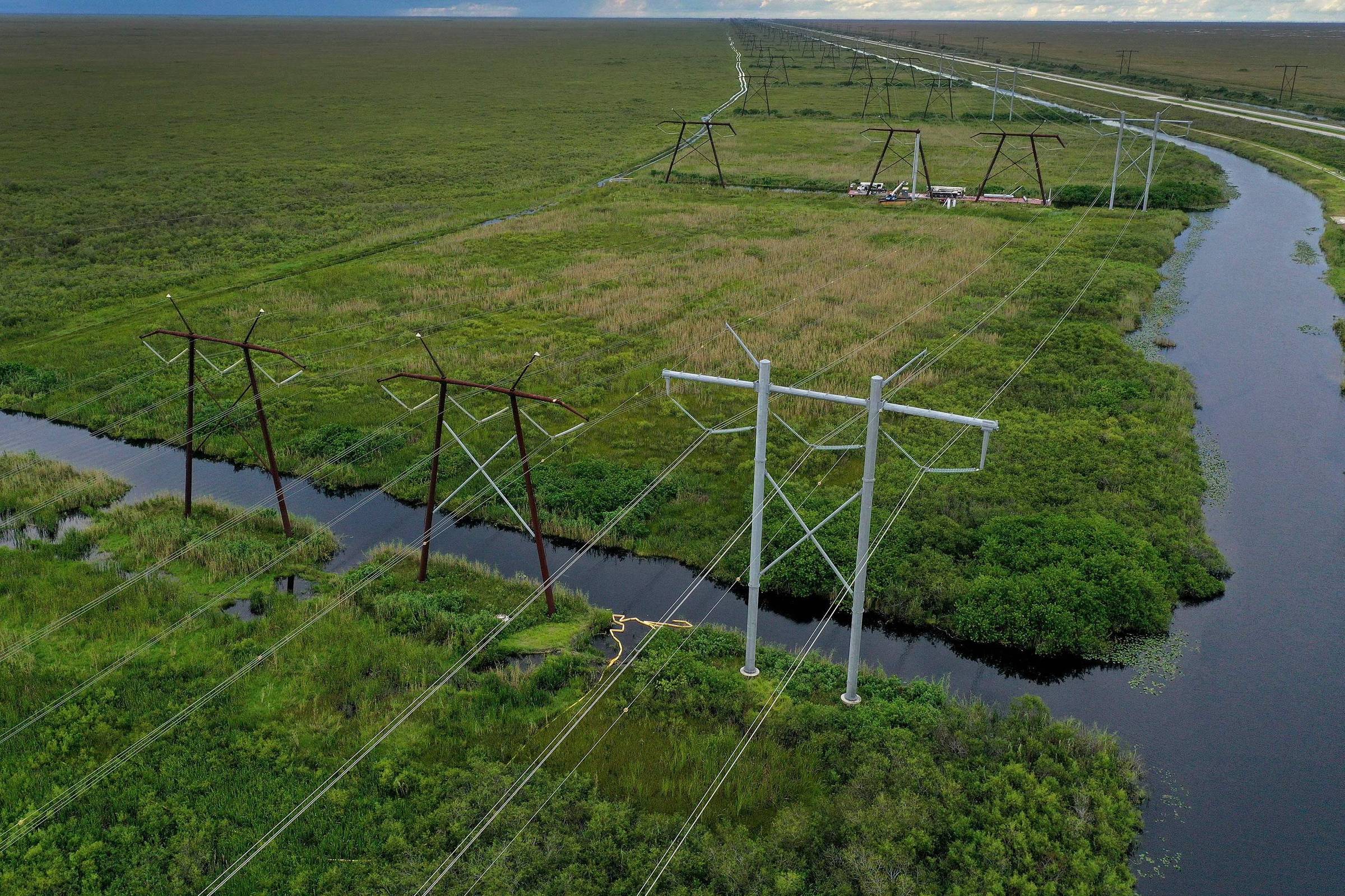 Governo Biden avança em acelerar licenças de energia limpa - 02/05/2024 ...