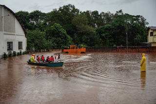 Enchente no rio Caí deixa centenas de pessoas sem casa