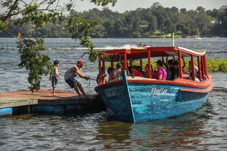 Embarcação para passeio