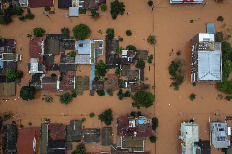 Imagem aérea de bairro alagado em São Sebastião do Caí, no Rio Grande do Sul