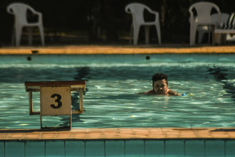 Piscina, lotada nos dias de Sol