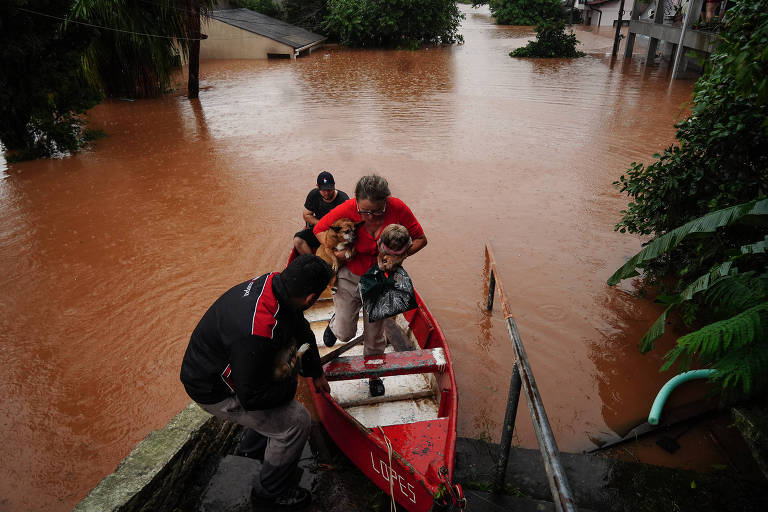 População de São Sebastião do Caí sendo evacuada