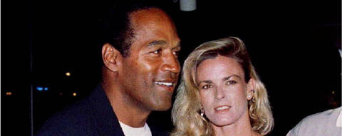 FILE PHOTO: O.J. Simpson is shown with his ex-wife Nicole Simpson and their children, daughter Sidney Brooke, 9, and son Justin, 6, at the March 16, 1994, premiere of Simpson's film 