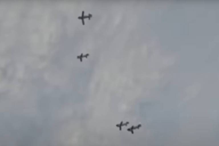 Bombas equipadas com kit para planar abrem suas asas rumo aos alvos na Ucrânia