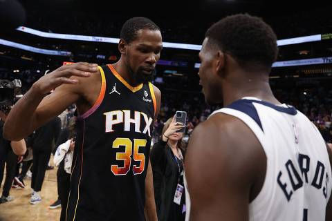 PHOENIX, ARIZONA - APRIL 28: Kevin Durant #35 of the Phoenix Suns congratulates Anthony Edwards #5 of the Minnesota Timberwolves following game four of the Western Conference First Round Playoffs at Footprint Center on April 28, 2024 in Phoenix, Arizona. The Timberwolves defeated the Suns 122-116. NOTE TO USER: User expressly acknowledges and agrees that, by downloading and or using this photograph, User is consenting to the terms and conditions of the Getty Images License Agreement.   Christian Petersen/Getty Images/AFP (Photo by Christian Petersen / GETTY IMAGES NORTH AMERICA / Getty Images via AFP)