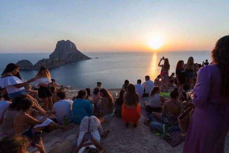 Famosa pelas águas cristalinas e pelas festas, Ibiza recebeu 4 milhões de turistas no ano passado