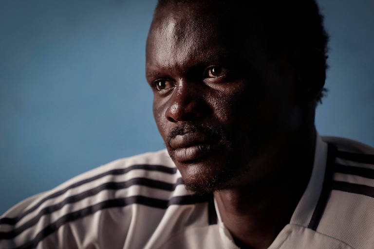 Sobrevivente de naufrágio de migrantes na África ainda é assombrado por memórias