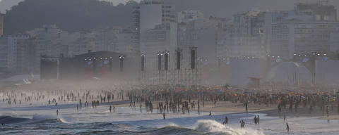 People gather at Copacabana beach near the stage where Madonna will hold a concert, in Rio de Janeiro, Brazil May 4, 2024. REUTERS/Ricardo Moraes ORG XMIT: LIVE