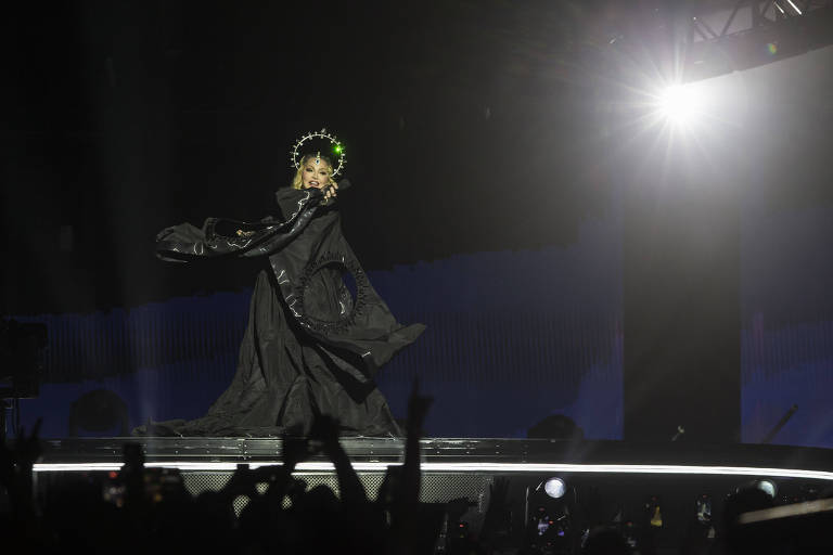 Madonna faz homenagem a Renato Russo, Cazuza e mortos pela Aids no Rio