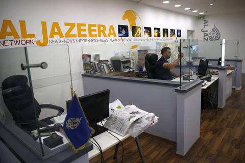Gabinete de Netanyahu corta sinal e fecha operação da emissora Al Jazeera em Israel