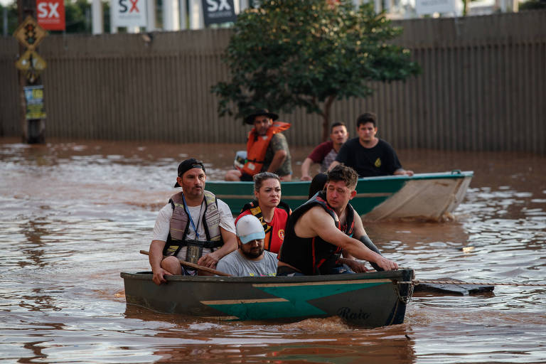 Resgate de pessoas em Nova Hamburgo, no Rio Grande do Sul, que está alagada em decorrência das fortes chuvas da região