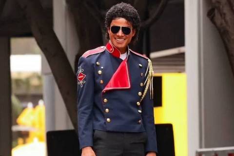 Jaffar Jackson em gravação do filme 'Michael'