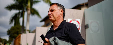FILE PHOTO: Former Brazilian President Jair Bolsonaro stands in front of his house before testifying to the Federal Police in Brasilia, Brazil, February 22, 2024. REUTERS/Adriano Machado/File Photo ORG XMIT: FW1