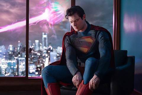 David Corenswet como Superman em primeira foto do filme dirigido por James Gunn