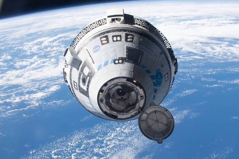 Cápsula Starliner se aproxima da Estação Espacial Internacional, sem tripulação, em 2022
