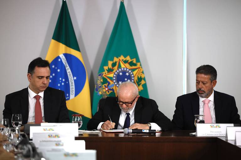 Cenas de Brasília: Lula assina decreto que reconhece calamidade no RS ao lado de Pacheco e Lira