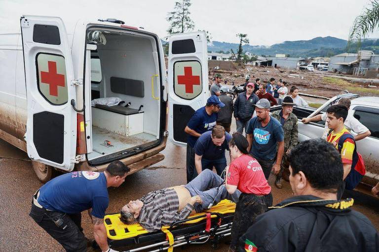 Homem foi resgatado por serviços de emergência em Roca Sales no sábado (4)
