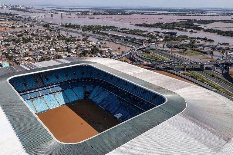 Gramado do estádio do Grêmio foi alagado


