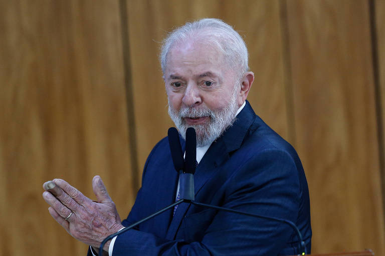 'Terra está cobrando. Tem acontecido coisas estranhas', diz Lula sobre crise climática e tragédia no RS