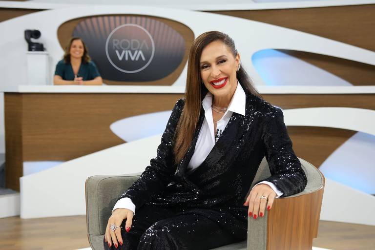 Claudia Raia foi entrevistada pelo Roda Viva