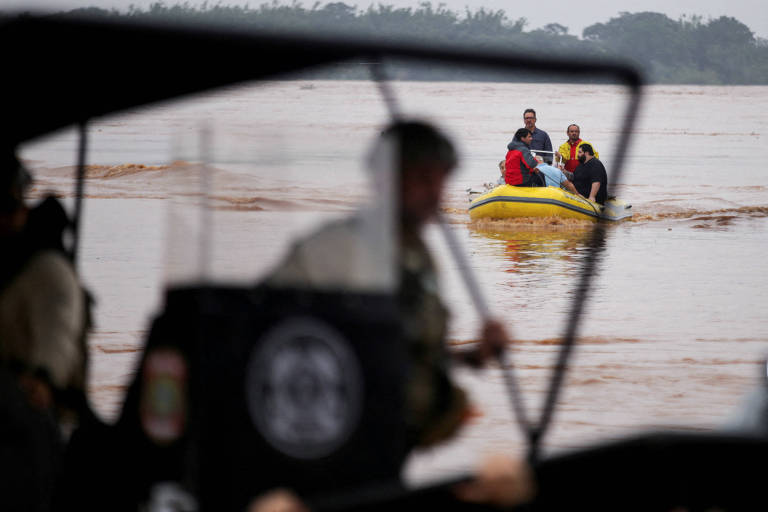 Em meio a enchentes, Polícia Civil do RS abre investigações contra fake news
