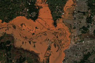 A combination picture shows satellite views of an area before and after flooding in Porto Alegre
